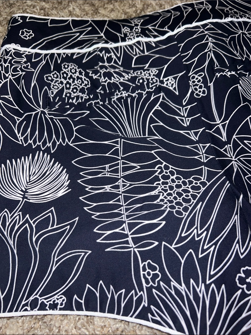 EUC! Luxury Elizabeth McKay Navy Resort Floral Print Shorts - Size 2 - Picture 8 of 11